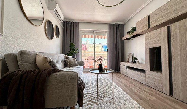 Resale - Apartment -
Torrevieja - Habaneras