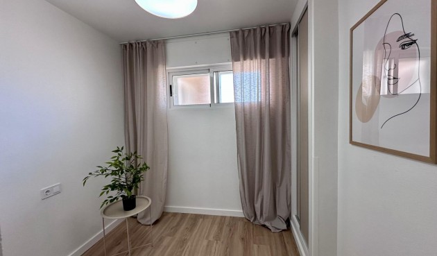 Resale - Apartment -
Torrevieja - Habaneras