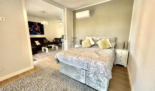 Återförsäljning - Apartment -
Villamartin - Costa Blanca