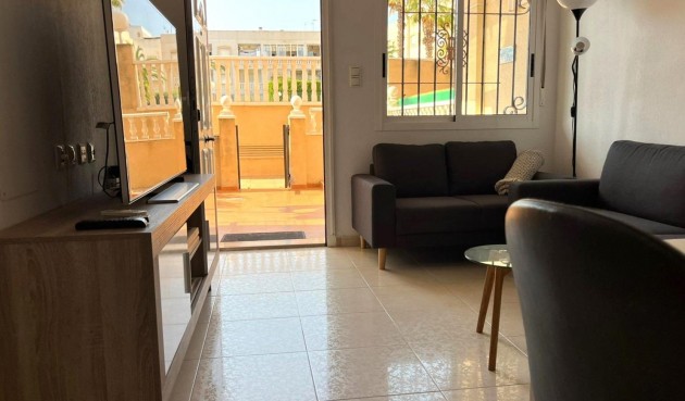 Brukt - Bungalow -
Torrevieja - Estacion De Autobuses