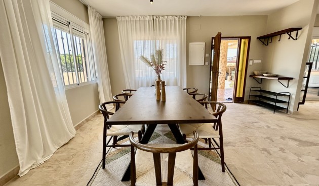Brukt - Villa -
La Zenia - Costa Blanca
