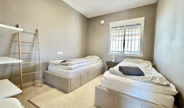 Brukt - Villa -
La Zenia - Costa Blanca