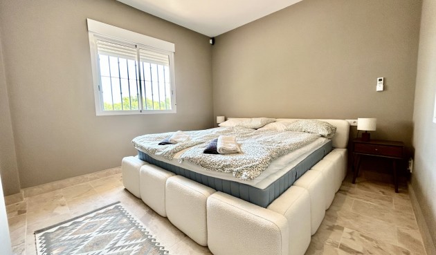 Brukt - Villa -
La Zenia - Costa Blanca