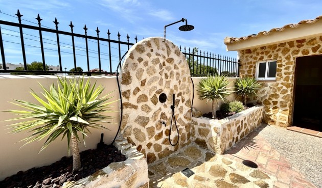 Brukt - Villa -
La Zenia - Costa Blanca