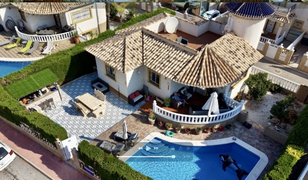 Brukt - Villa -
Villamartin - Costa Blanca