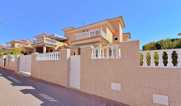 Brukt - Villa -
Orihuela - Inland