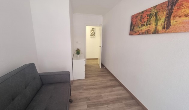Brukt - Apartment -
Torrevieja - Estacion De Autobuses