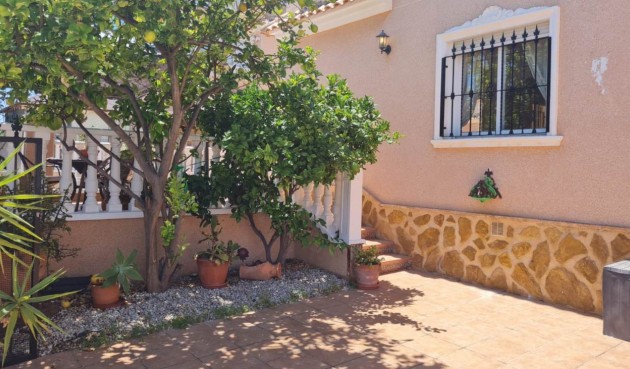 Återförsäljning - Villa -
Villamartin - Costa Blanca