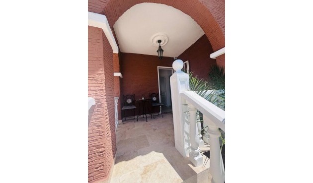 Återförsäljning - Villa -
Villamartin - Costa Blanca