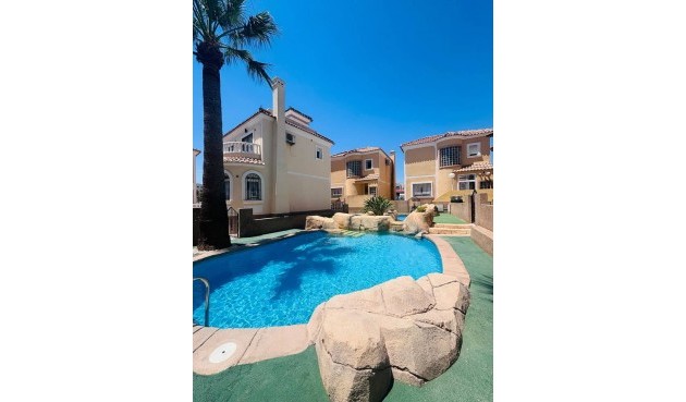 Återförsäljning - Villa -
Villamartin - Costa Blanca