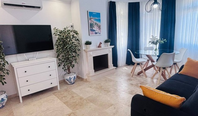 Återförsäljning - Villa -
Villamartin - Costa Blanca