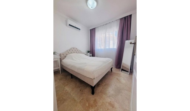 Återförsäljning - Villa -
Villamartin - Costa Blanca