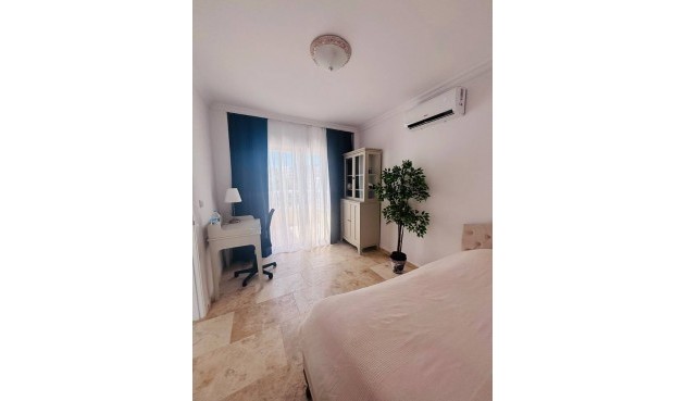 Återförsäljning - Villa -
Villamartin - Costa Blanca
