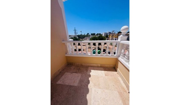 Återförsäljning - Villa -
Villamartin - Costa Blanca