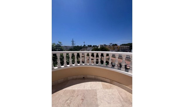 Återförsäljning - Villa -
Villamartin - Costa Blanca