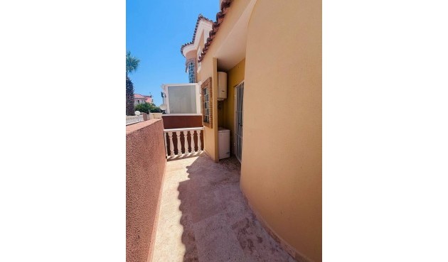 Återförsäljning - Villa -
Villamartin - Costa Blanca