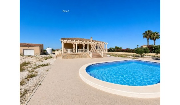 Brukt - Villa -
Catral - Costa Blanca