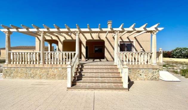 Brukt - Villa -
Catral - Costa Blanca