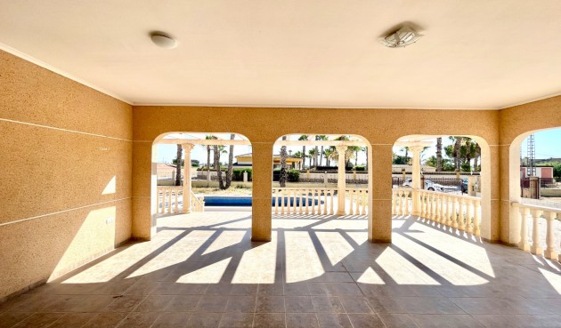 Brukt - Villa -
Catral - Costa Blanca