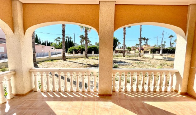 Brukt - Villa -
Catral - Costa Blanca