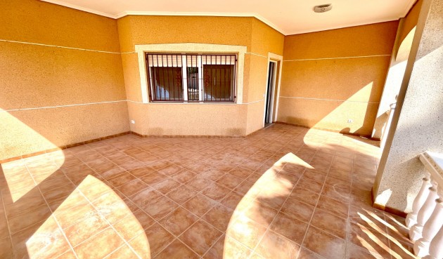 Brukt - Villa -
Catral - Costa Blanca