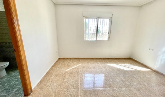 Brukt - Villa -
Catral - Costa Blanca