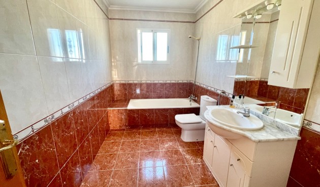 Brukt - Villa -
Catral - Costa Blanca