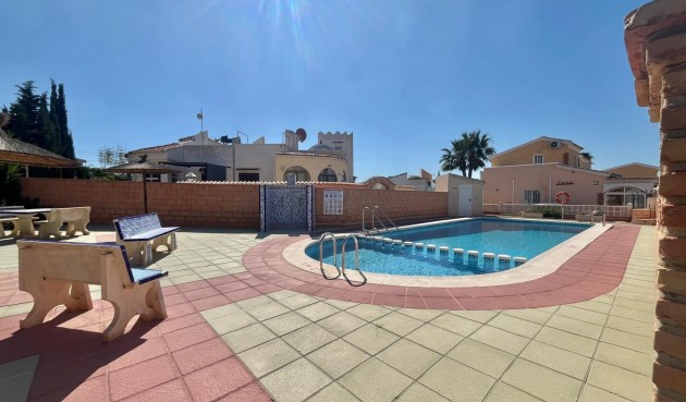 Brukt - Villa -
Orihuela Costa - Los Almendros-la Florida