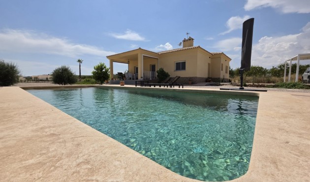 Resale - Villa -
Pinoso - Inland