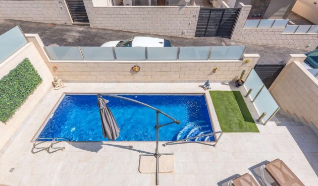 Brukt - Villa -
Orihuela Costa - Costa Blanca