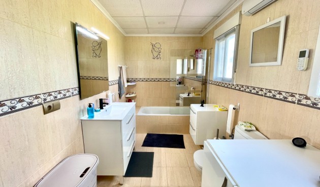 Resale - Villa -
Catral - Costa Blanca