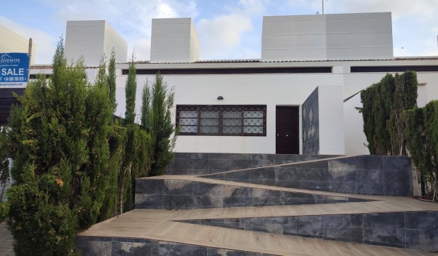 Resale - Villa -
Peraleja Golf - Inland