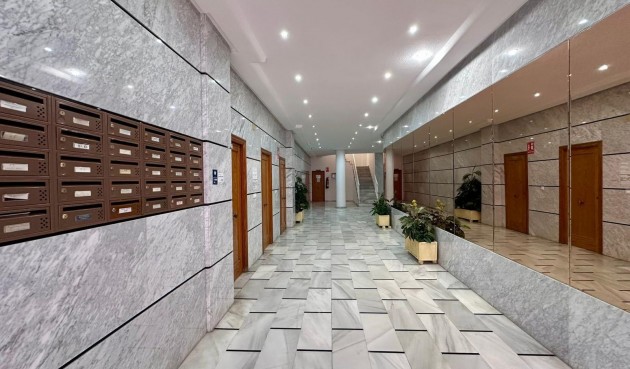 Resale - Apartment -
Torrevieja - Habaneras