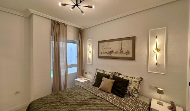 Resale - Apartment -
Torrevieja - Habaneras