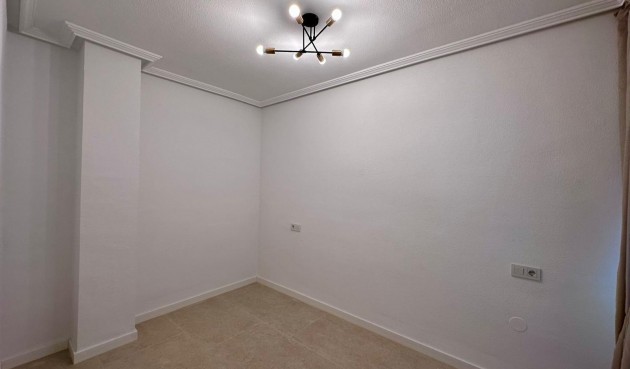 Resale - Apartment -
Torrevieja - Habaneras