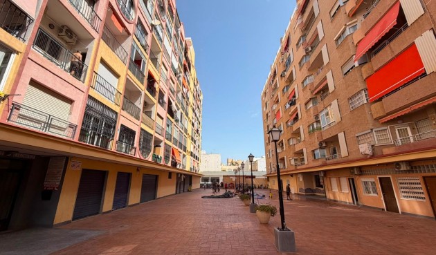 Resale - Apartment -
Torrevieja - Habaneras