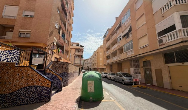 Resale - Apartment -
Torrevieja - Habaneras