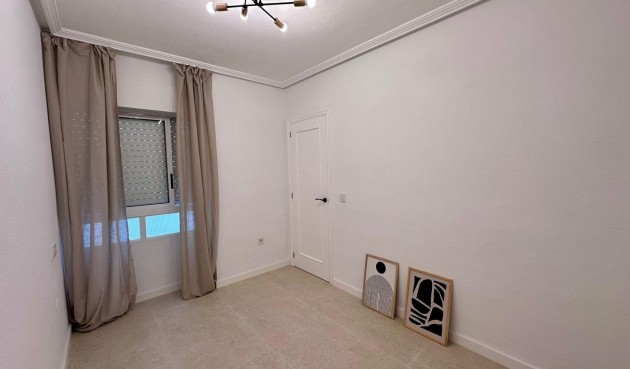 Resale - Apartment -
Torrevieja - Estacion De Autobuses