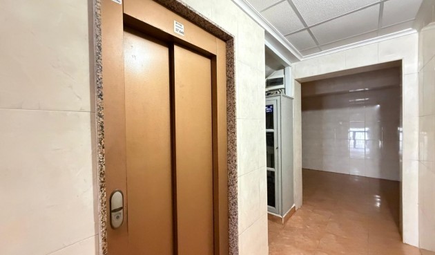 Resale - Apartment -
Torrevieja - Estacion De Autobuses