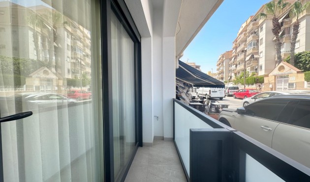 Resale - Apartment -
Torrevieja - Centro