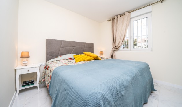Resale - Bungalow -
Torrevieja - Torreta