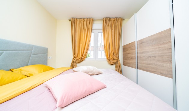 Resale - Bungalow -
Torrevieja - Torreta