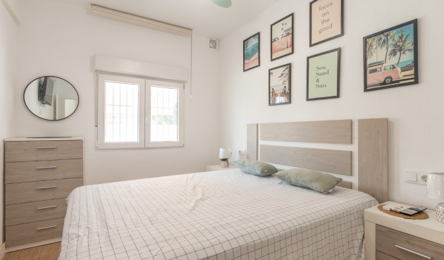 Resale - Bungalow -
Torrevieja - Costa Blanca