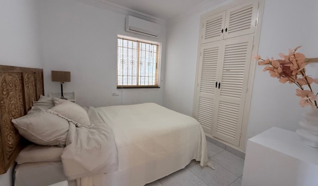 Resale - Villa -
Torrevieja - Costa Blanca