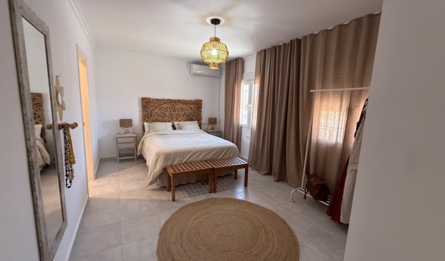 Resale - Villa -
Torrevieja - Costa Blanca