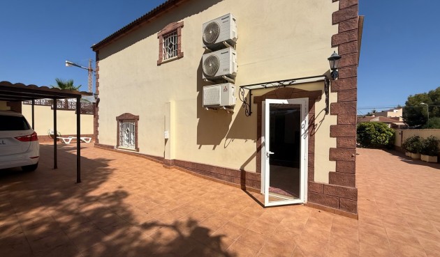 Resale - Villa -
Torrevieja - Costa Blanca