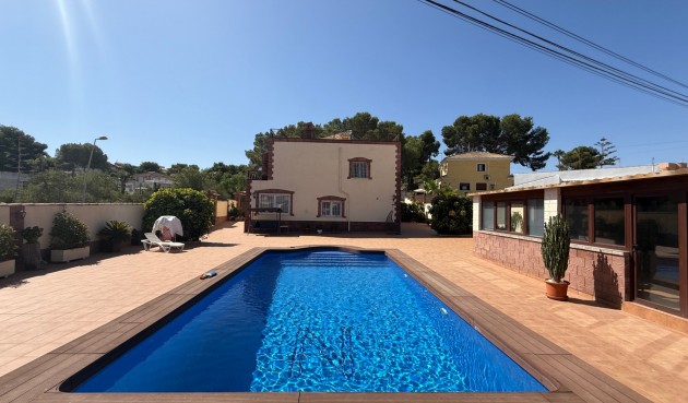 Resale - Villa -
Torrevieja - Costa Blanca
