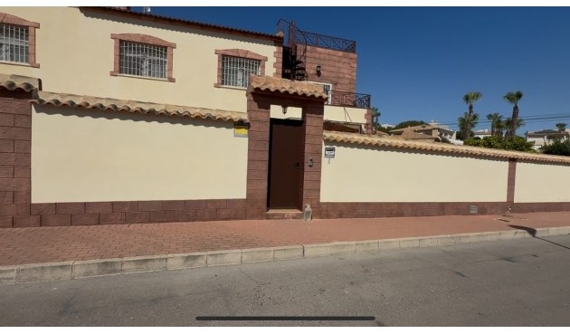 Resale - Villa -
Torrevieja - Costa Blanca