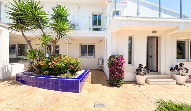 Resale - Villa -
Dehesa de Campoamor - Costa Blanca