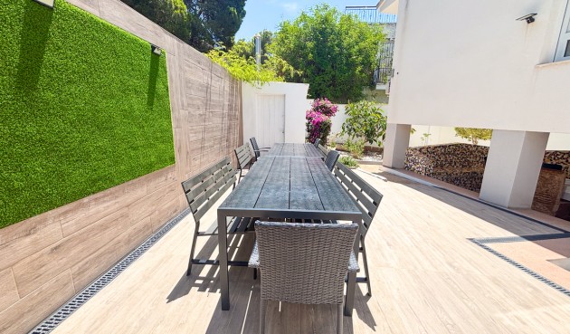 Resale - Villa -
Dehesa de Campoamor - Costa Blanca
